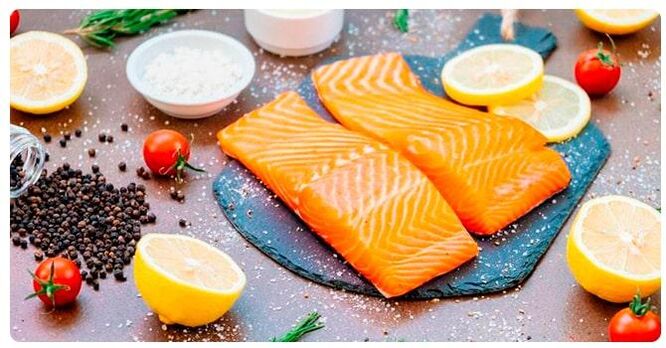 Το καθημερινό γεύμα ψαριών της δίαιτας των 6 πετάλων μπορεί να περιλαμβάνει σολομό στον ατμό